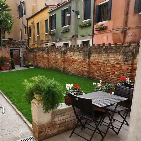 Hortus Bed & Breakfast 4*
